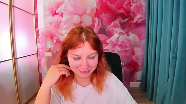 AngelinaLow webcam