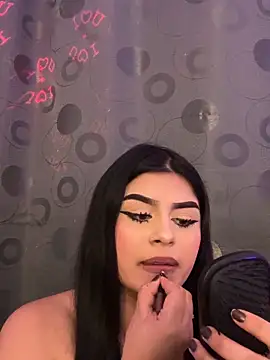 Kariina__69 live cam on StripChat