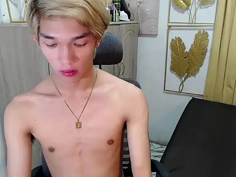 urasian_john18 live cam on StripChat
