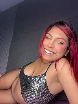 GiaRedd live cam on StripChat