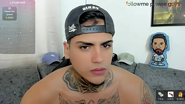 sweetlatinoboy live cam on StripChat