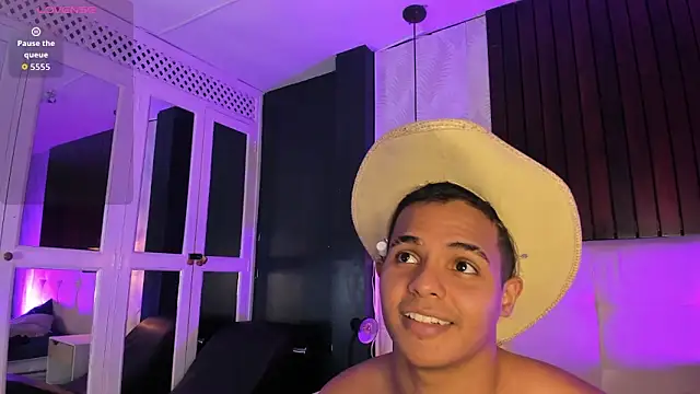Alex_Kriz live cam on StripChat