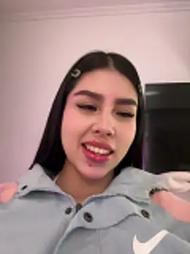 Helena_Whaite live cam on StripChat