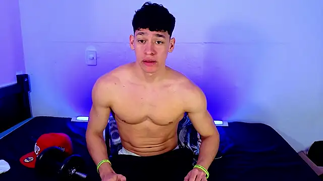 Luke_Muscle webcam