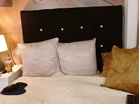 Mia_Jones03 webcam