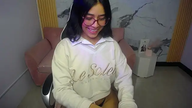 HotStreawberry_ch live cam on StripChat