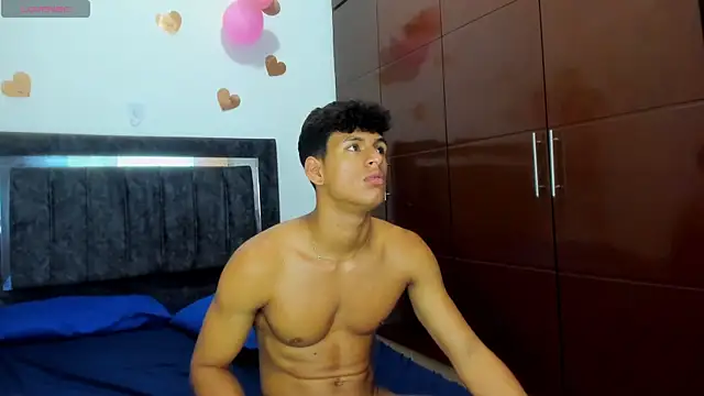 Nicolas_AthleticBoy live cam on StripChat