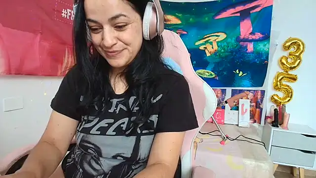 LovelyAzucena webcam