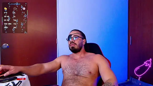 pirata_fitness live cam on StripChat