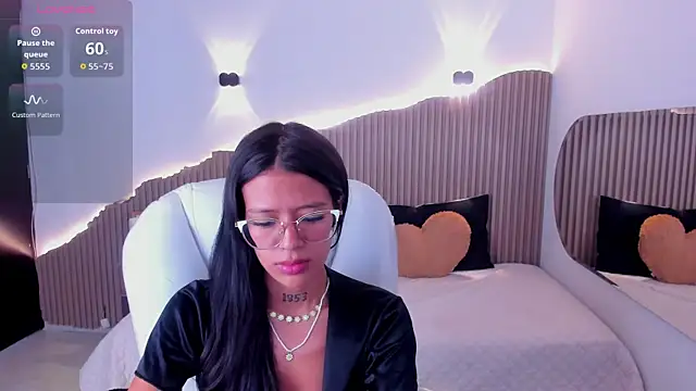 Iris8_ live cam on StripChat