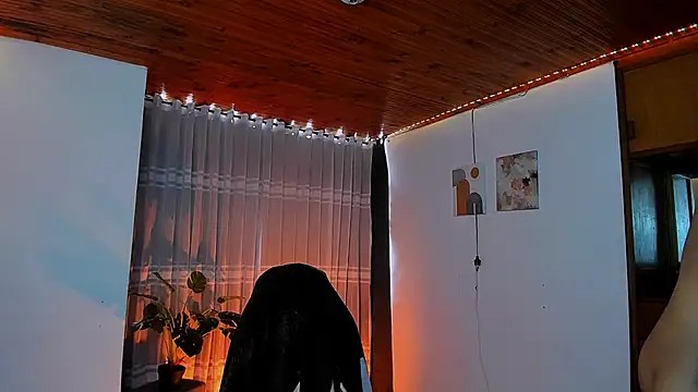 milan_018 live cam on StripChat