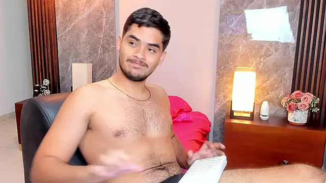 luciano_vitale live cam on StripChat