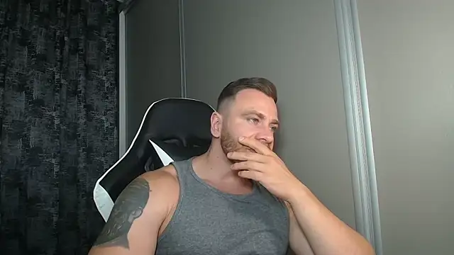 Thori92 live cam on StripChat