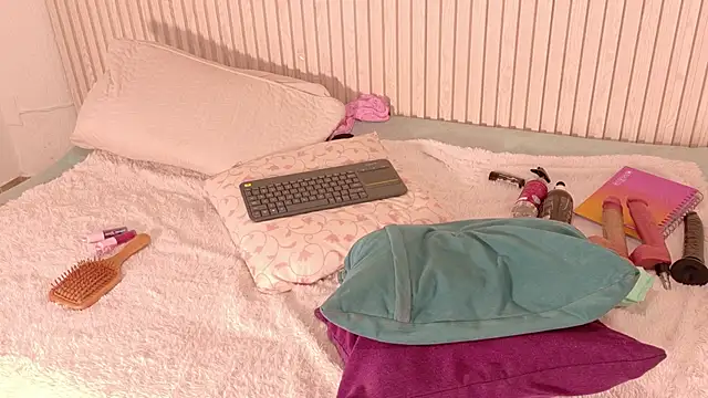 MiaJanss live cam on StripChat