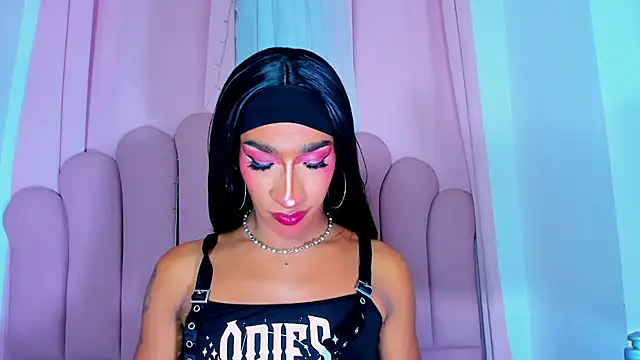 NicoleMadrird live cam on StripChat