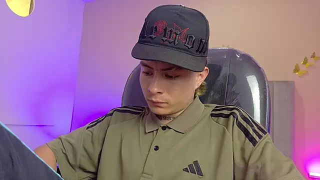 Nascary_Fox live cam on StripChat