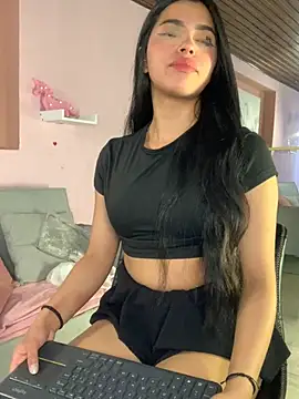 LunaMoore_Pink webcam