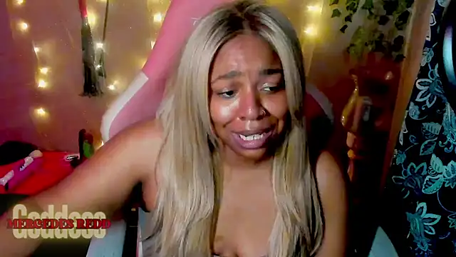 MercedesRedd webcam