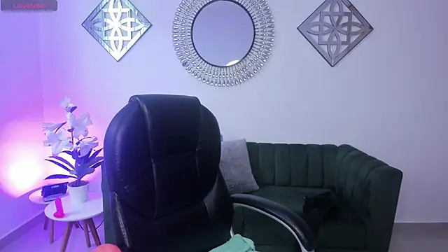 Raven-reyess webcam