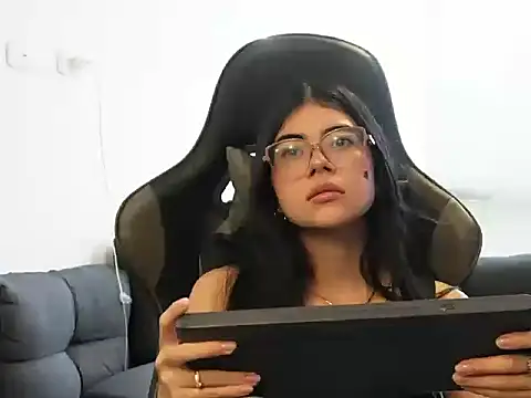 Mia_Storm18 webcam