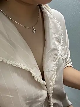 Ellie18 webcam