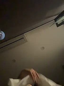 gougou13 live cam on StripChat