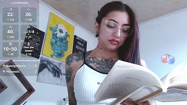 ZoeBakers_ webcam