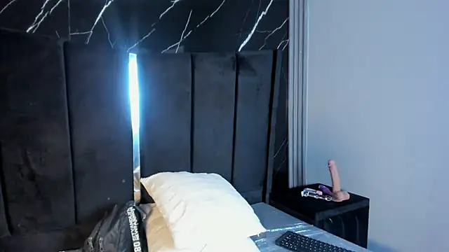 TiffanyMonrowHL live cam on StripChat
