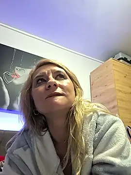 KaylinJan live cam on StripChat