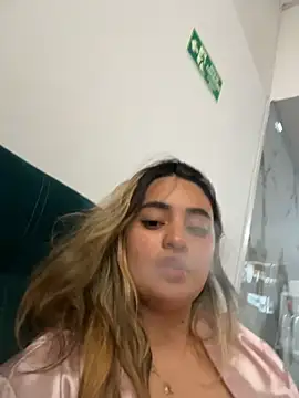 Antonella_Julieta live cam on StripChat