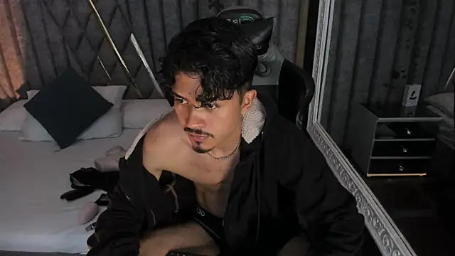NicolaiKarav live cam on StripChat