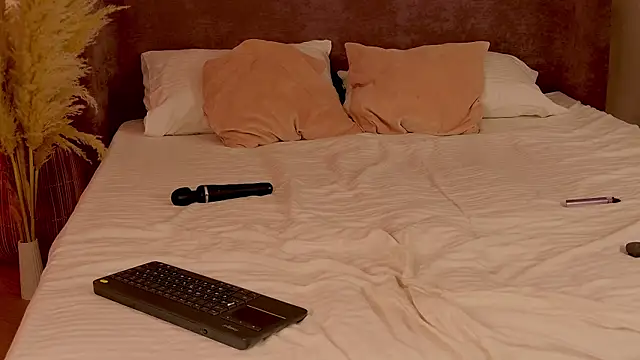 SerenaWest_ webcam