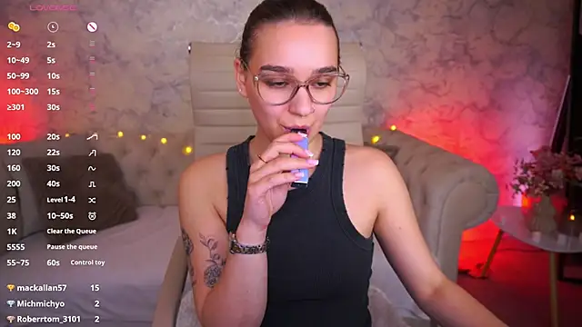 FlirtyMusa webcam