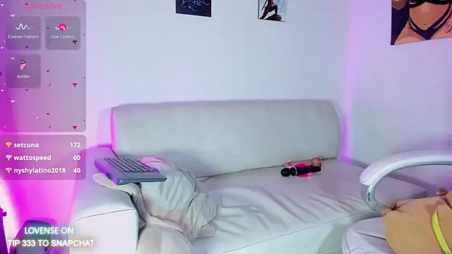 miakushmodel webcam