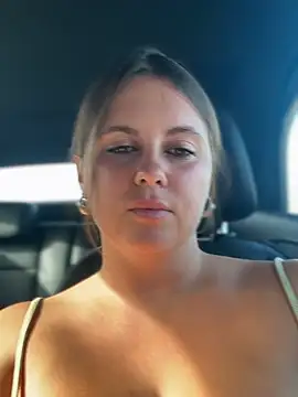 Samantha_official live cam on StripChat