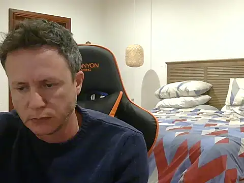 TroyDieselXXX live cam on StripChat