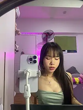 Lov3lily live cam on StripChat
