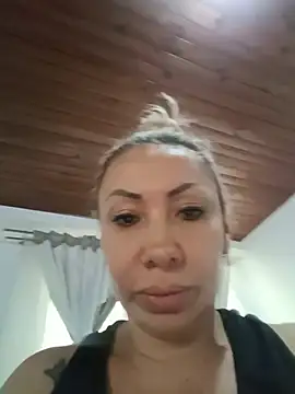 coral_smitth live cam on StripChat