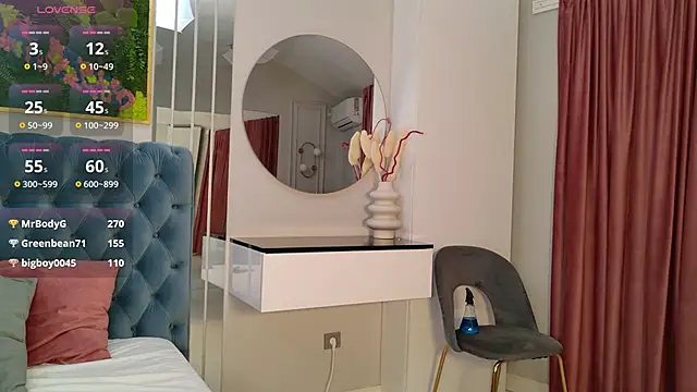 SiennaPierce live cam on StripChat
