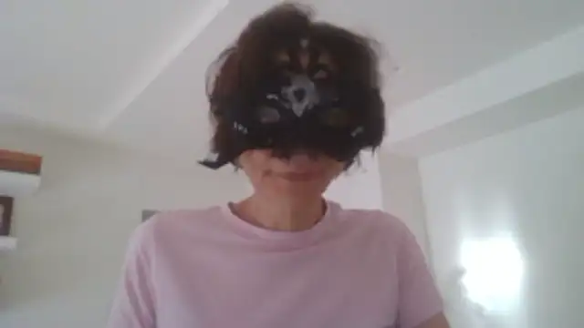 HelenTiAscolta live cam on StripChat