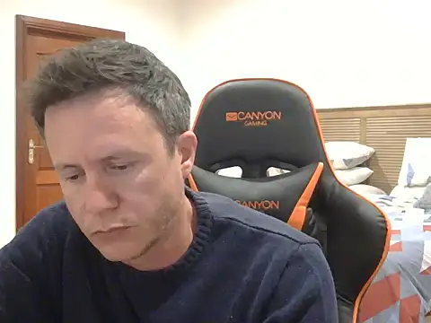 TroyDieselXXX live cam on StripChat