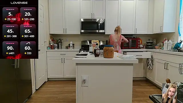 Blondiewithanass