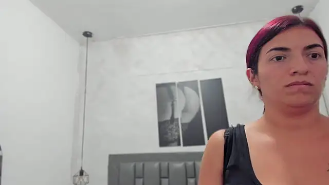 dakota_roussee webcam