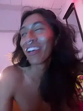 MadamLeRouge webcam