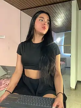 LunaMoore_Pink live cam on StripChat