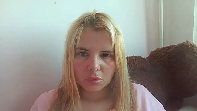 HornyElena live cam on StripChat