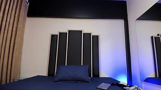 Aura-bakerr live cam on StripChat