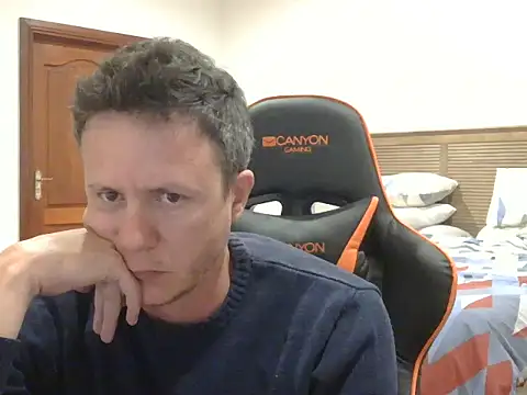 TroyDieselXXX live cam on StripChat
