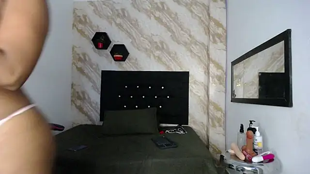 issa__love webcam