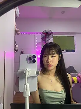 Lov3lily live cam on StripChat